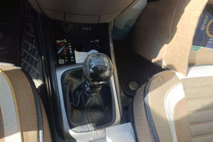 Used Hyundai Celesta 2011 1.6L Manual Luxury Model Gear Lever