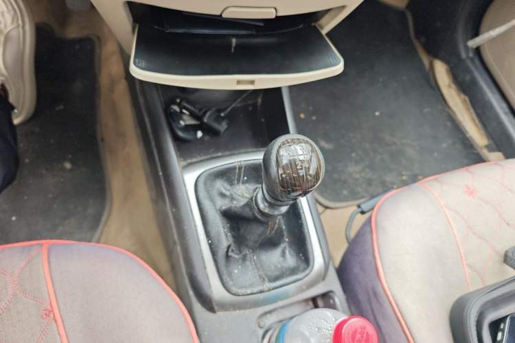 Used Hyundai Celesta 2011 1.6L Manual Luxury Model Gear Lever