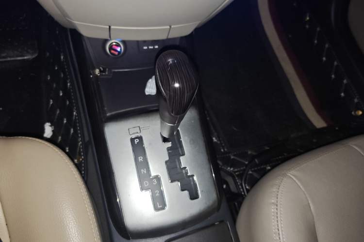 Used Hyundai Celesta 2011 1.6L Automatic Luxury Version Gear Lever