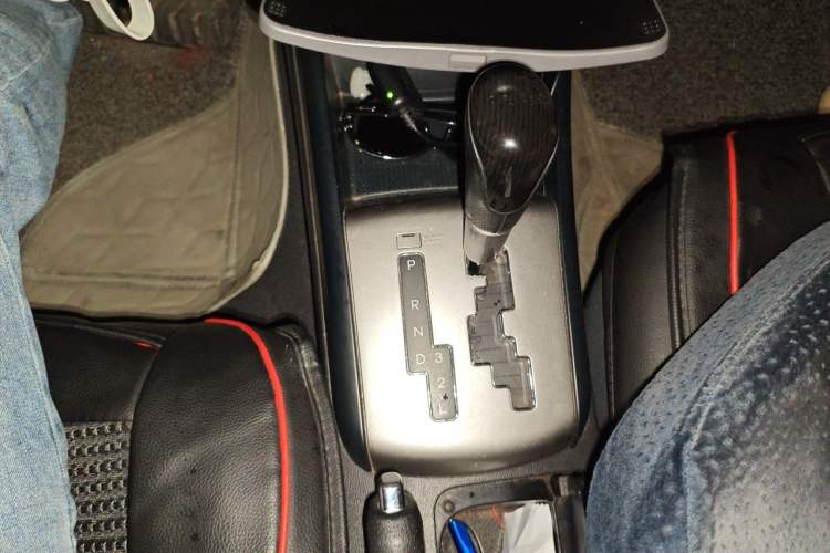 Used Hyundai Celesta 2011 1.6L Automatic Comfort Edition Gear Lever