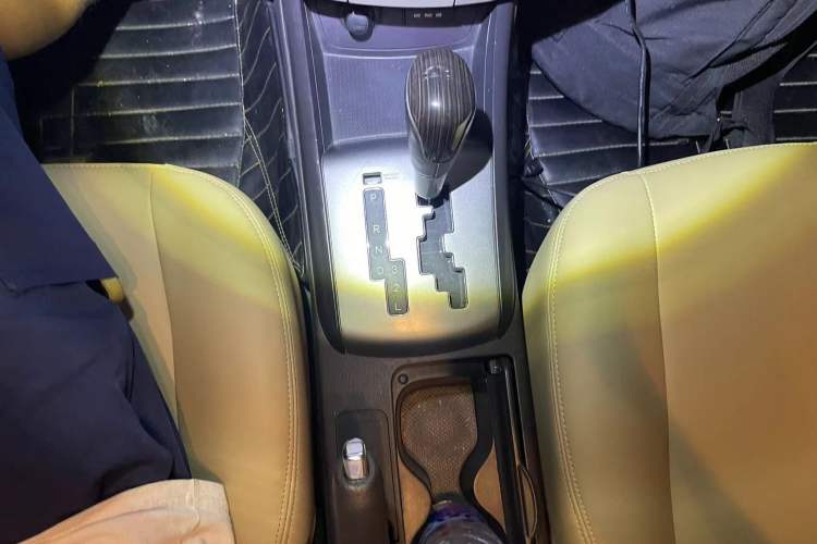 Used Hyundai Celesta 2011 1.6L Automatic Comfort Edition Gear Lever