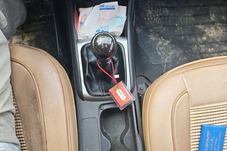 Used Hyundai Celesta 2011 1.6L Manual Comfort Edition Gear Lever