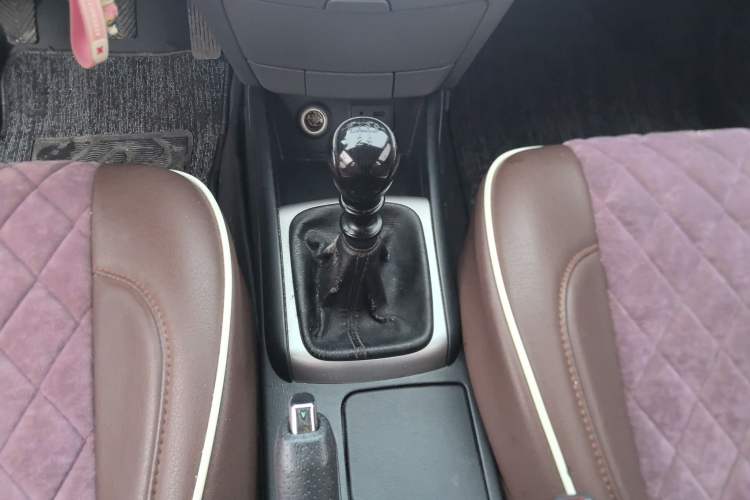 Used Hyundai Celesta 2011 1.6L Manual Luxury Model Gear Lever