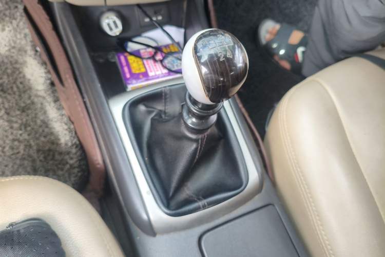 Used Hyundai Celesta 2011 1.6L Manual Comfort Edition Gear Lever