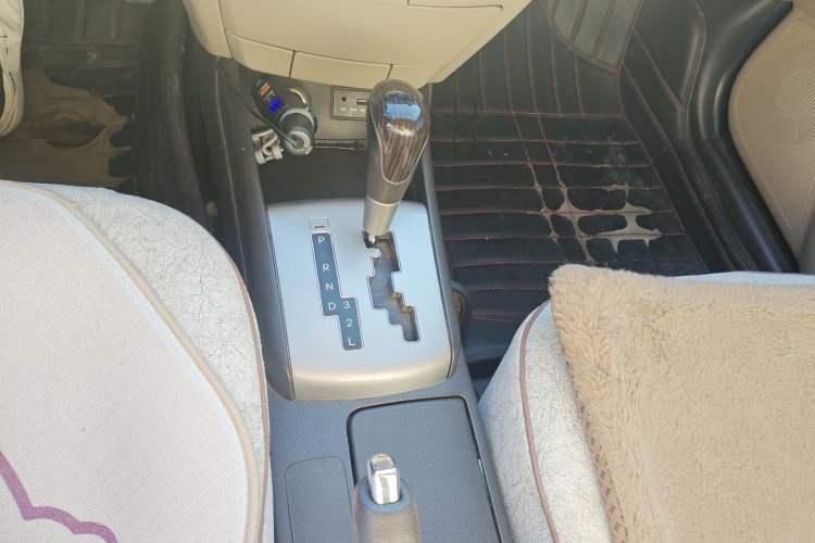 Used Hyundai Celesta 2011 1.6L Automatic Comfort Edition Gear Lever