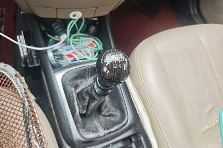 Used Hyundai Celesta 2011 1.6L Manual Comfort Edition Gear Lever