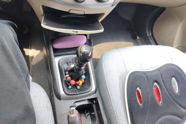 Used Hyundai Celesta 2011 1.6L Manual Comfort Edition Gear Lever