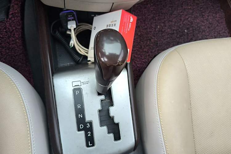 Used Hyundai Celesta 2011 1.6L Automatic Comfort Edition Gear Lever