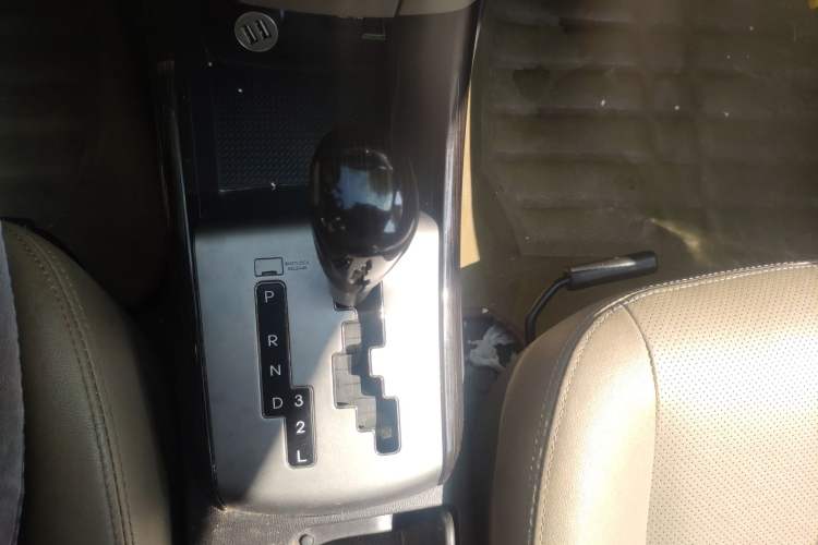 Used Hyundai Celesta 2011 1.6L Automatic Luxury Version Gear Lever