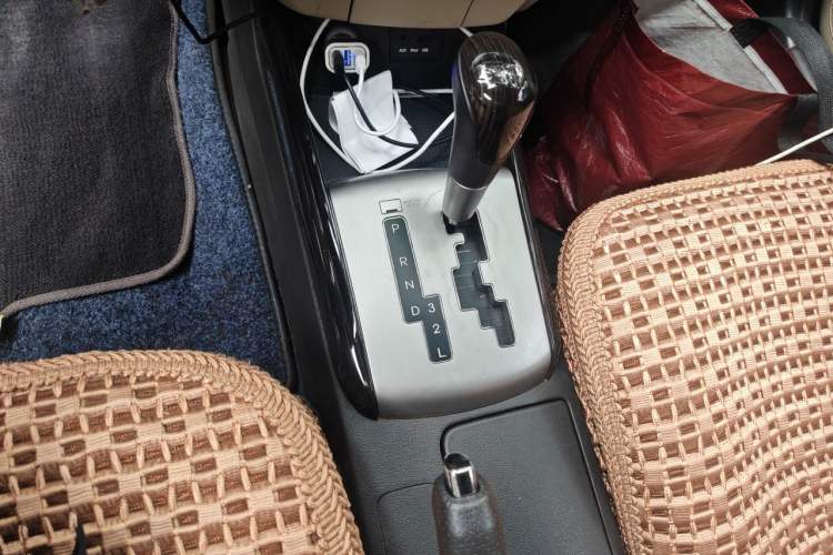 Used Hyundai Celesta 2011 1.6L Automatic Luxury Version Gear Lever