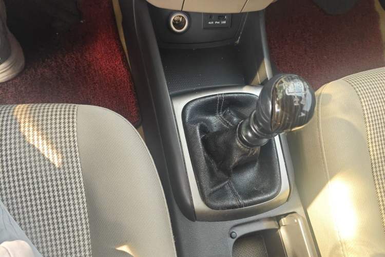 Used Hyundai Celesta 2011 1.6L Manual Comfort Edition Gear Lever