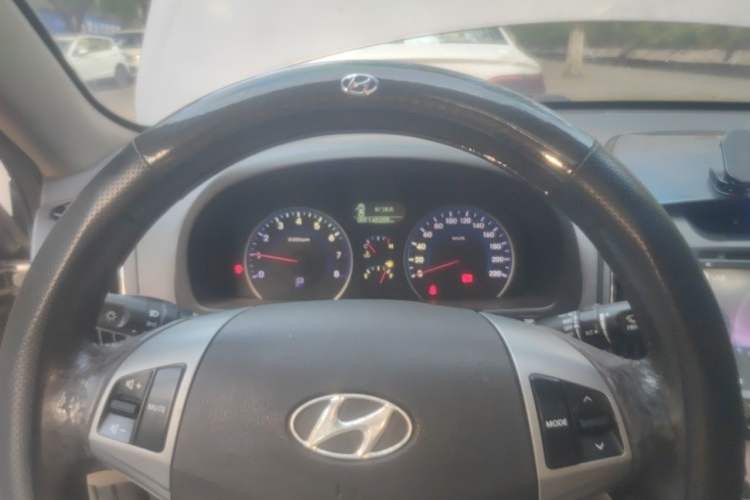 Used Hyundai Celesta 2011 1.6L Automatic Luxury Version Instrument Cluster