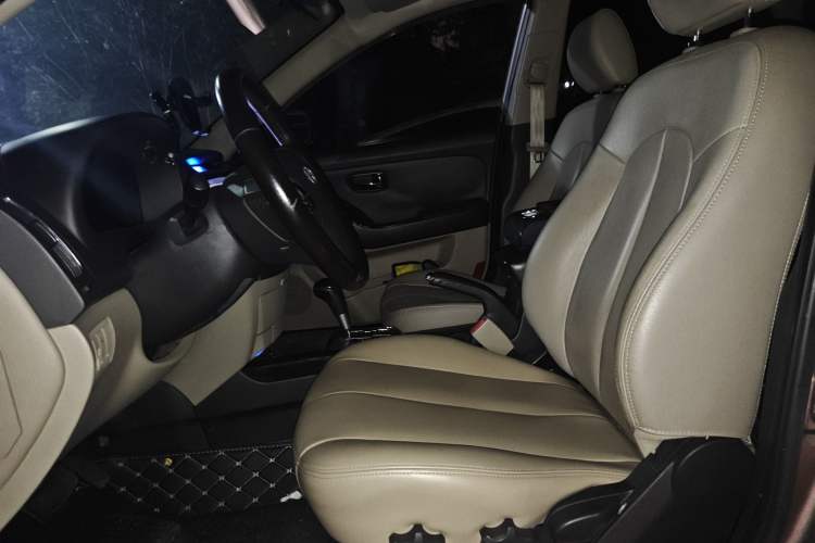 Used Hyundai Celesta 2011 1.6L Automatic Luxury Version Left Front Seat