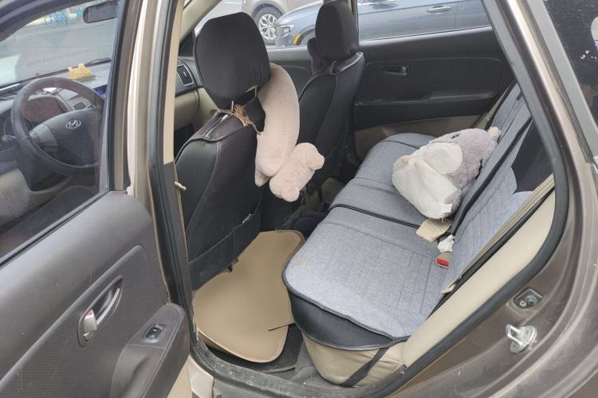 Used Hyundai Celesta 2011 1.6L Automatic Comfort Edition Left Rear Seat