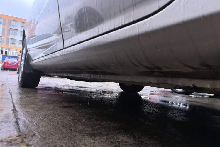Used Hyundai Celesta 2011 1.6L Manual Luxury Model Left Side Sill