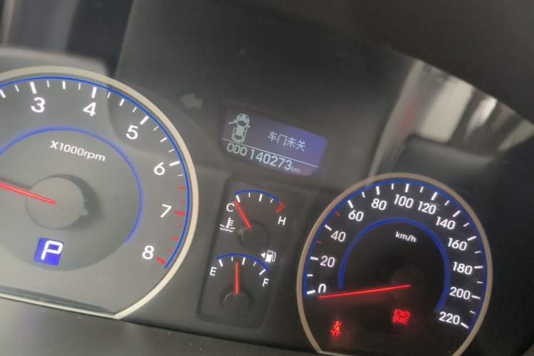 Used Hyundai Celesta 2011 1.6L Automatic Luxury Version Odometer Close Up