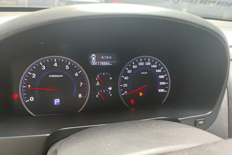 Used Hyundai Celesta 2011 1.6L Automatic Luxury Version Odometer Close Up