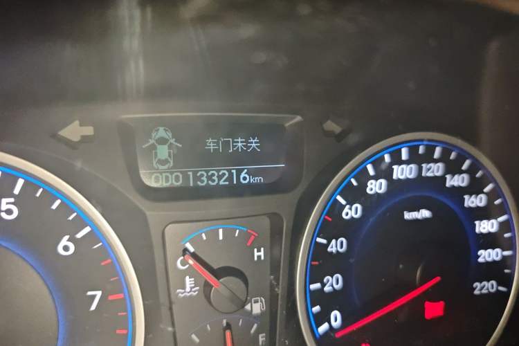 Used Hyundai Celesta 2011 1.6L Automatic Luxury Version Odometer Close Up