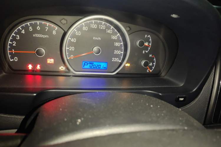Used Hyundai Celesta 2011 1.6L Automatic Comfort Edition Odometer Close Up