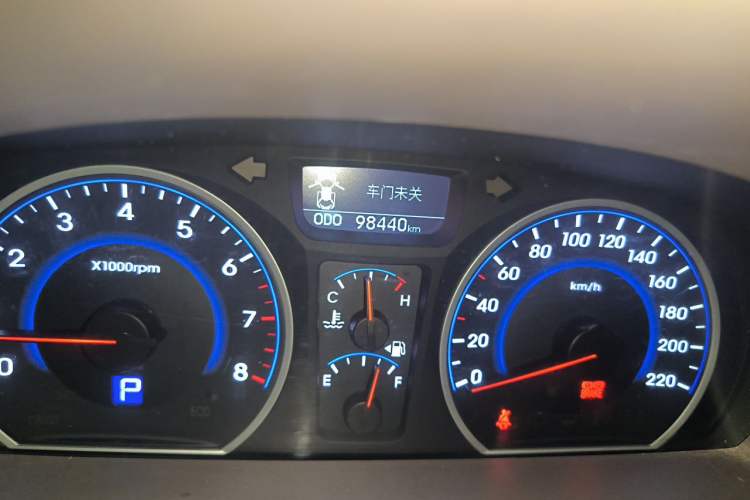 Used Hyundai Celesta 2011 1.6L Automatic Luxury Version Odometer Close Up