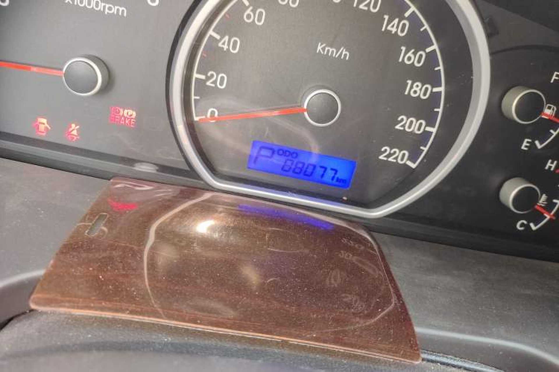 Used Hyundai Celesta 2011 1.6L Automatic Comfort Edition Odometer Close Up
