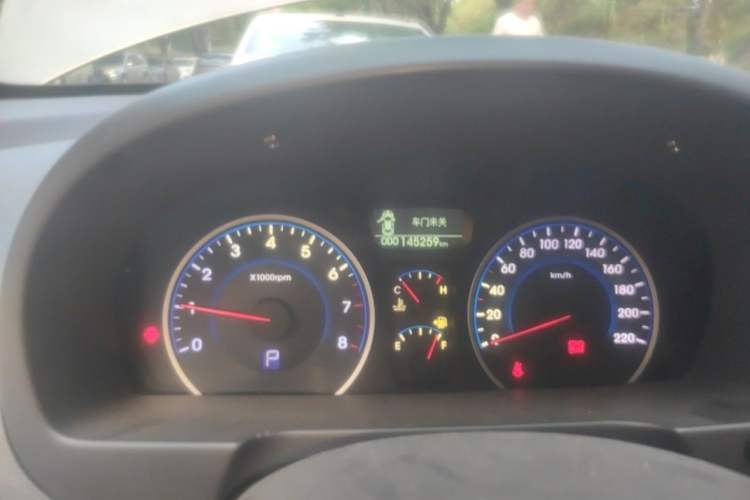 Used Hyundai Celesta 2011 1.6L Automatic Luxury Version Odometer Close Up