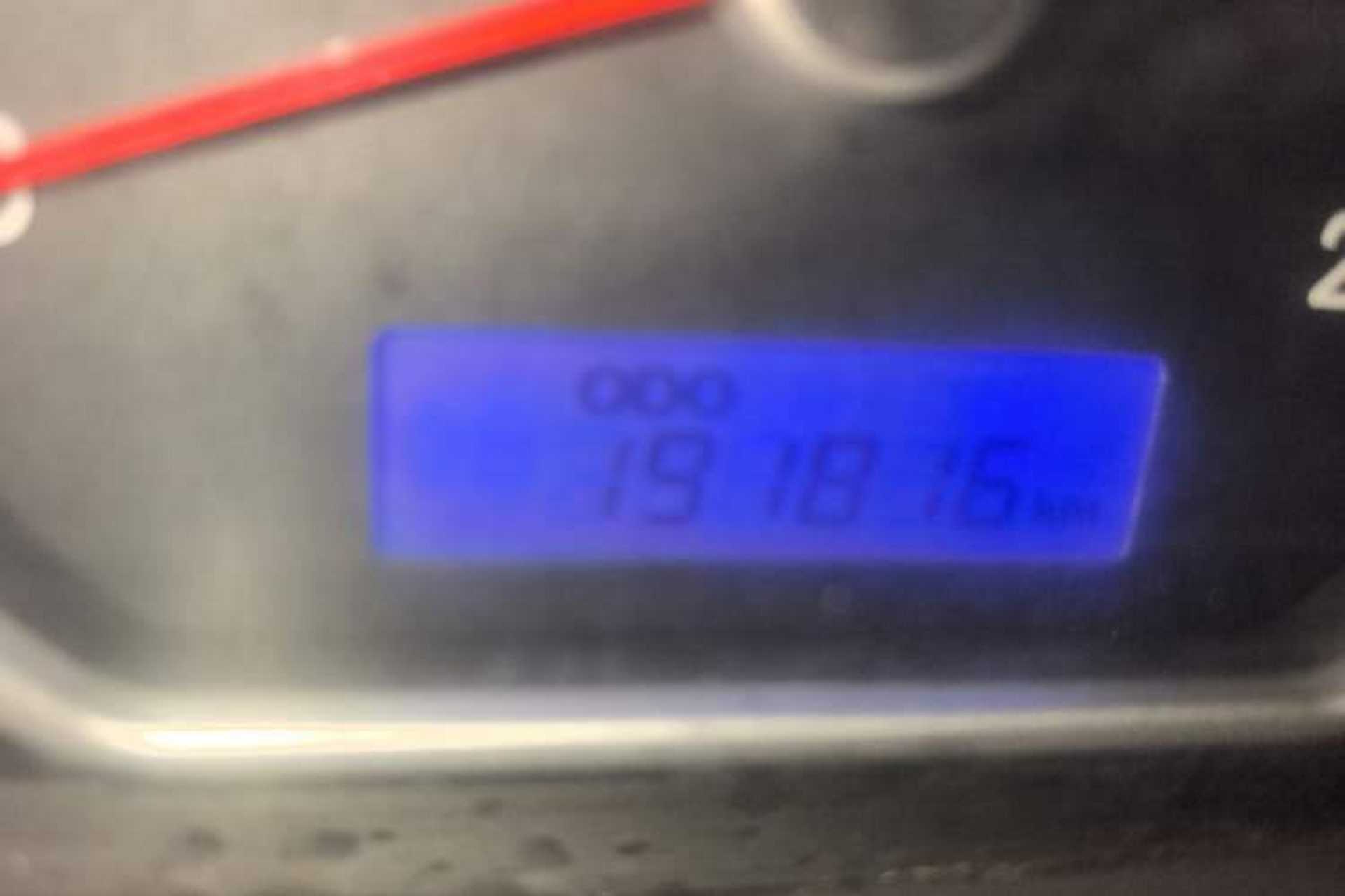 Used Hyundai Celesta 2011 1.6L Manual Comfort Edition Odometer Close Up