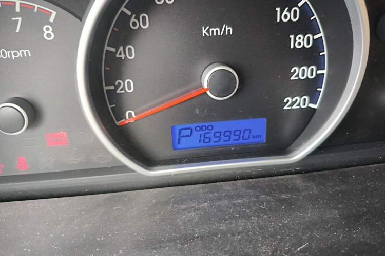 Used Hyundai Celesta 2011 1.6L Automatic Comfort Edition Odometer Close Up