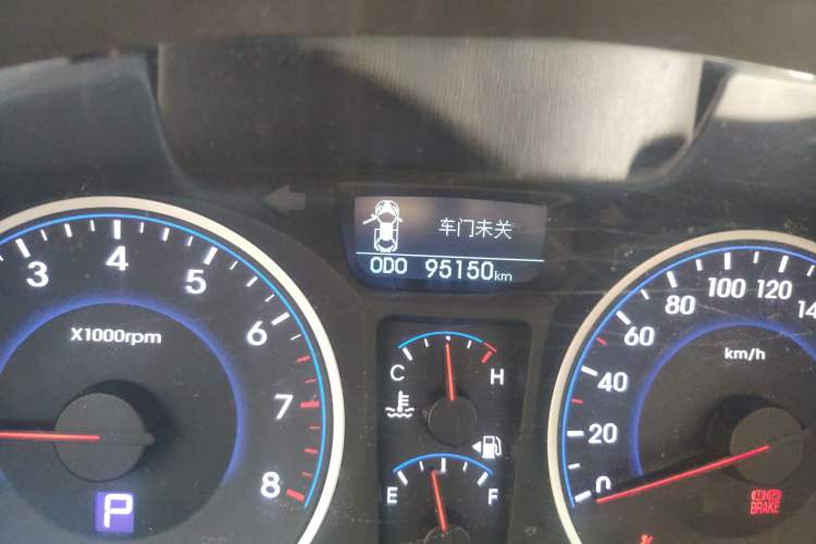 Used Hyundai Celesta 2011 1.6L Automatic Luxury Version Odometer Close Up