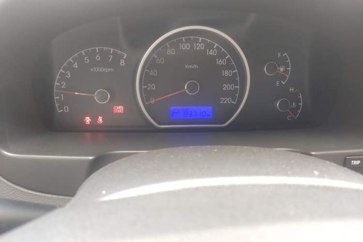 Used Hyundai Celesta 2011 1.6L Automatic Comfort Edition Odometer Close Up
