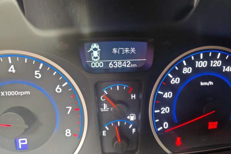 Used Hyundai Celesta 2011 1.6L Automatic Luxury Version Odometer Close Up