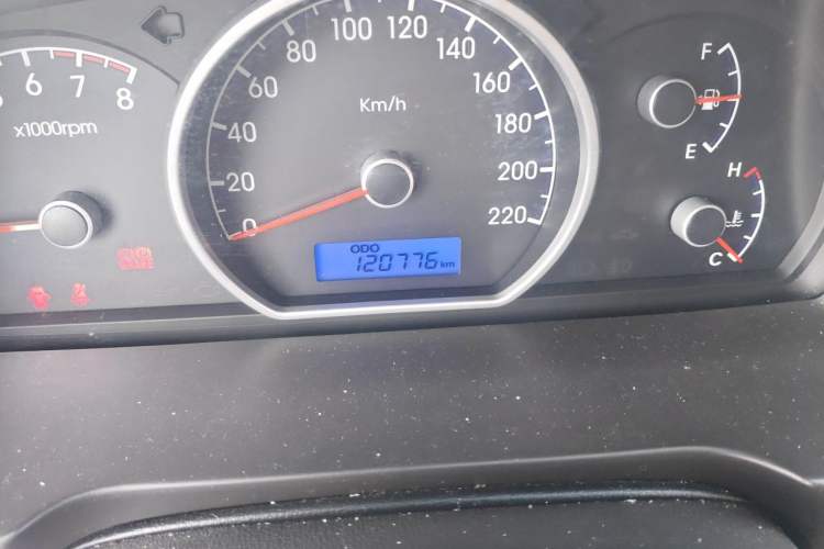 Used Hyundai Celesta 2011 1.6L Manual Comfort Edition Odometer Close Up