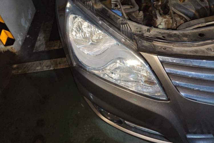 Used Hyundai Celesta 2011 1.6L Automatic Comfort Edition Right Front Headlight