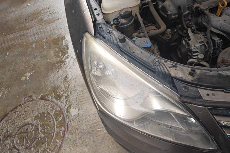 Used Hyundai Celesta 2011 1.6L Manual Comfort Edition Right Front Headlight
