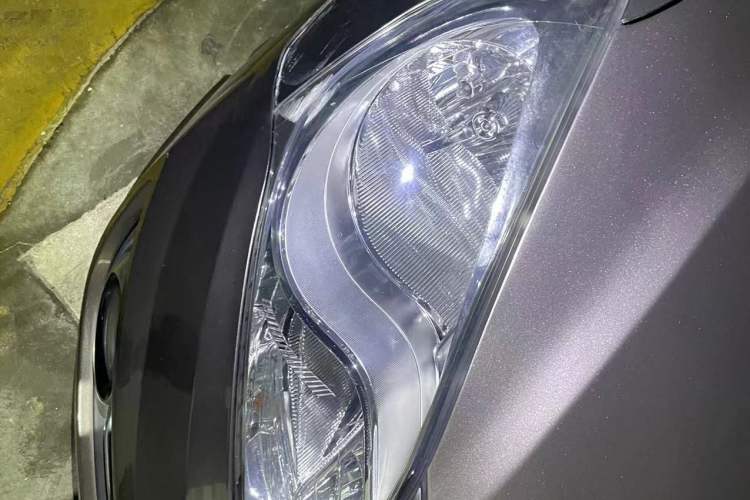 Used Hyundai Celesta 2011 1.6L Automatic Comfort Edition Right Front Headlight