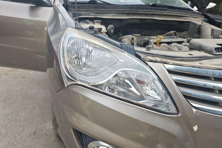 Used Hyundai Celesta 2011 1.6L Manual Comfort Edition Right Front Headlight