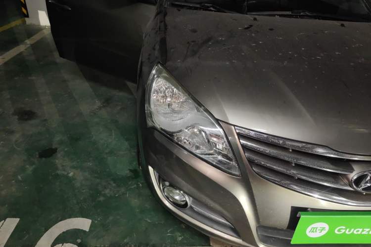 Used Hyundai Celesta 2011 1.6L Automatic Comfort Edition Right Front Headlight