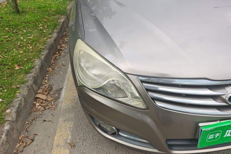 Used Hyundai Celesta 2011 1.6L Manual Comfort Edition Right Front Headlight