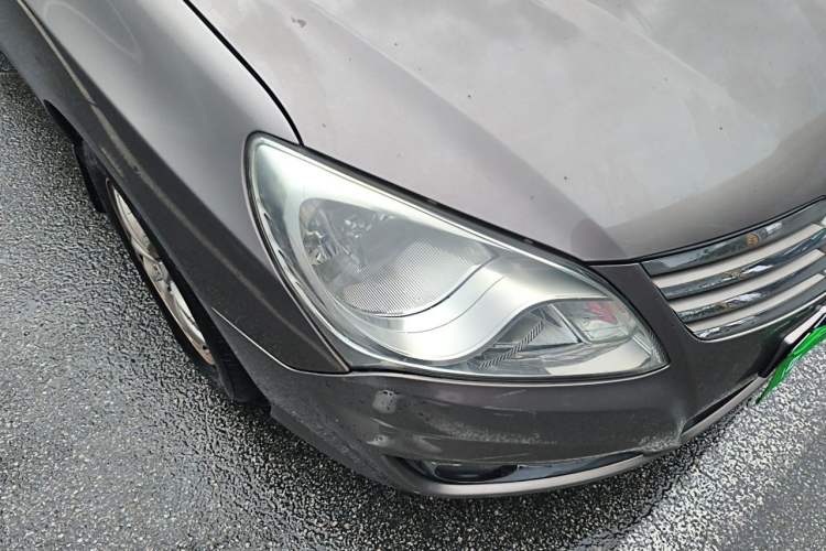 Used Hyundai Celesta 2011 1.6L Automatic Comfort Edition Right Front Headlight