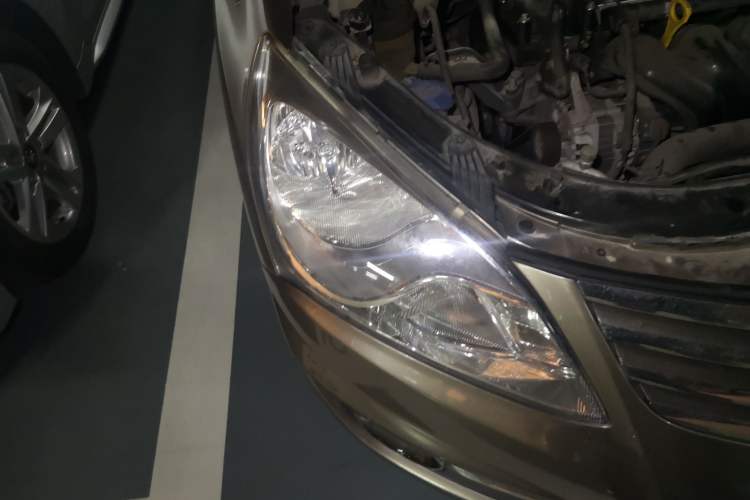 Used Hyundai Celesta 2011 1.6L Automatic Comfort Edition Right Front Headlight
