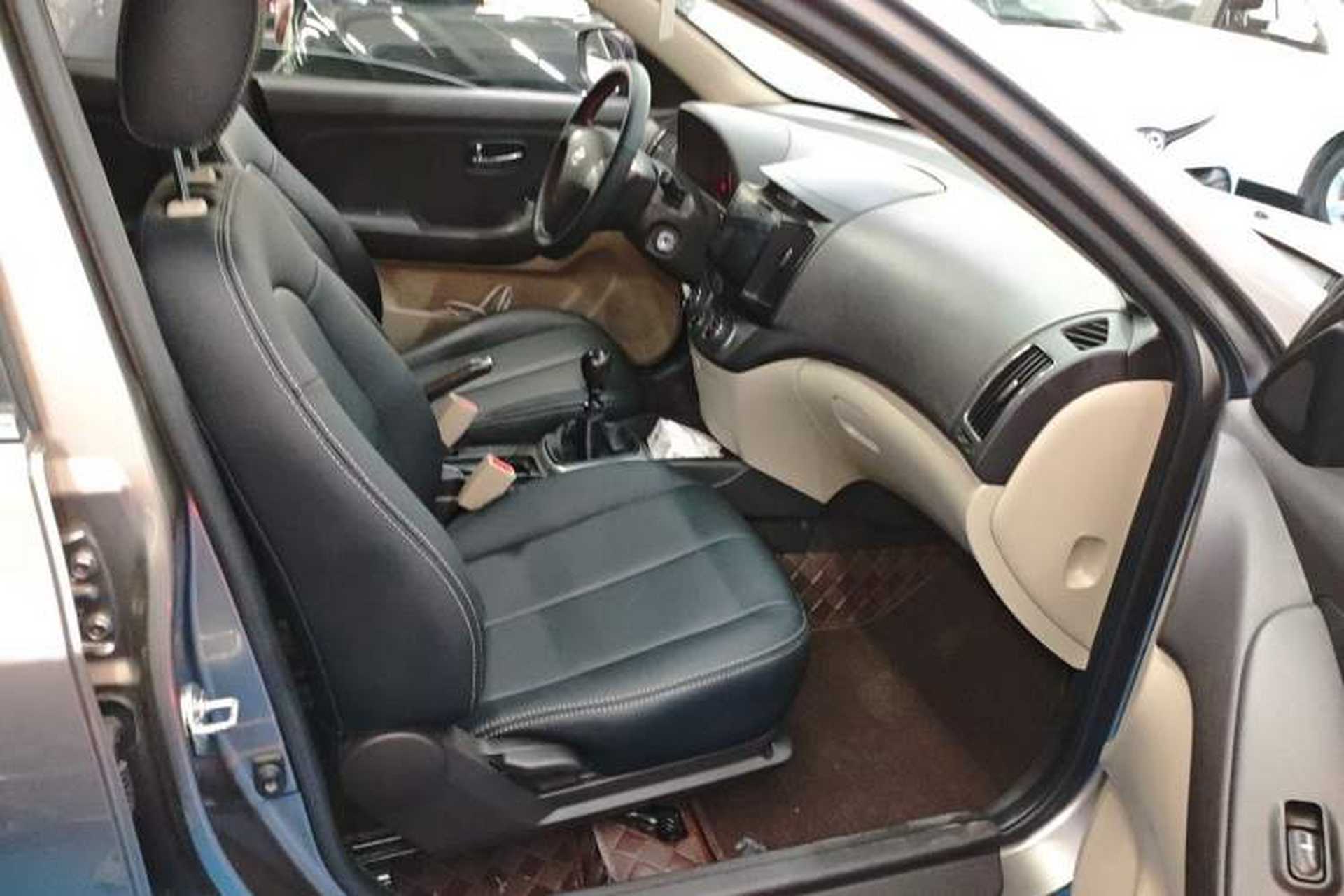 Used Hyundai Celesta 2011 1.6L Manual Luxury Model Right Front Seat