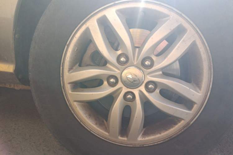 Used Hyundai Celesta 2011 1.6L Manual Luxury Model Right Front Wheel Hub