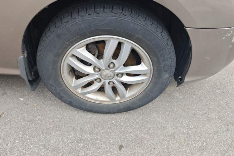 Used Hyundai Celesta 2011 1.6L Manual Luxury Model Right Front Wheel Hub