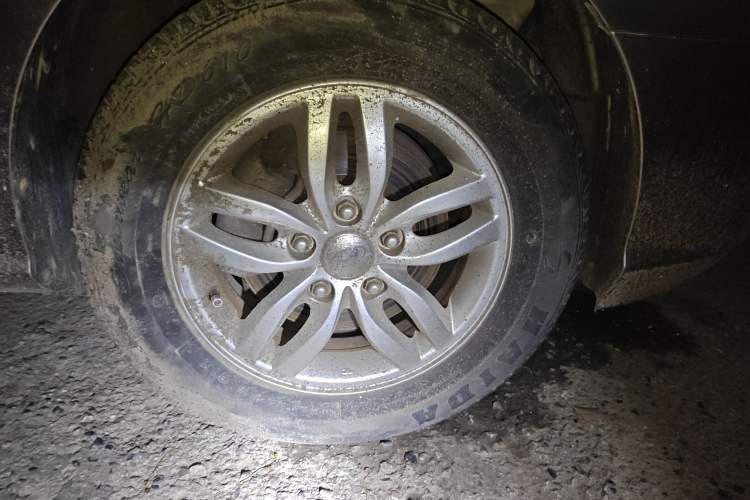 Used Hyundai Celesta 2011 1.6L Automatic Luxury Version Right Front Wheel Hub