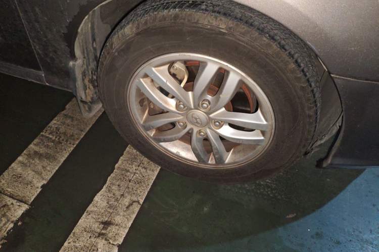 Used Hyundai Celesta 2011 1.6L Automatic Comfort Edition Right Front Wheel Hub
