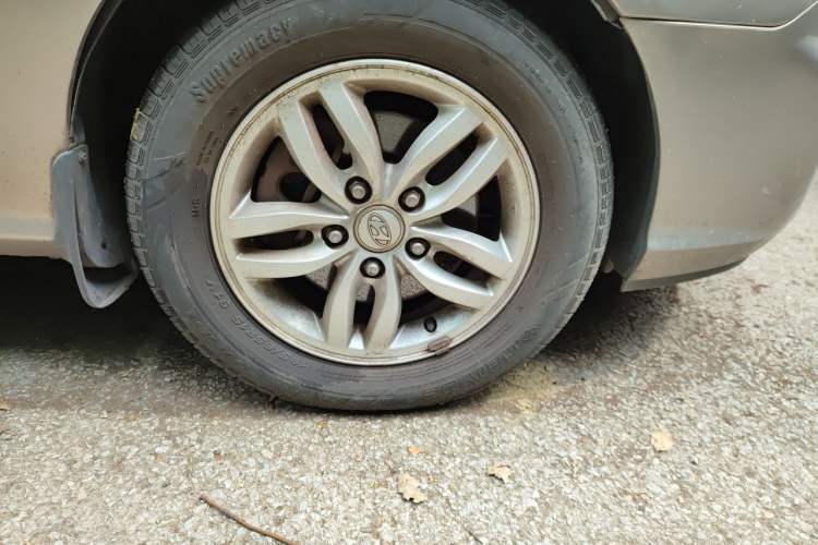 Used Hyundai Celesta 2011 1.6L Automatic Luxury Version Right Front Wheel Hub