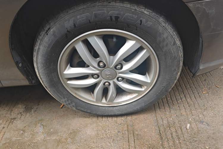 Used Hyundai Celesta 2011 1.6L Manual Comfort Edition Right Front Wheel Hub