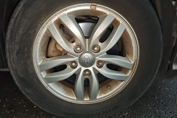 Used Hyundai Celesta 2011 1.6L Automatic Luxury Version Right Front Wheel Hub