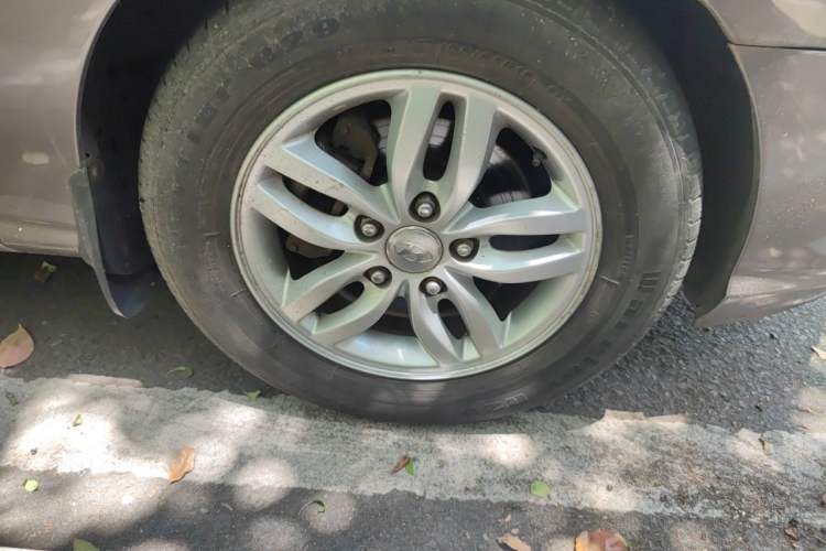 Used Hyundai Celesta 2011 1.6L Automatic Luxury Version Right Front Wheel Hub