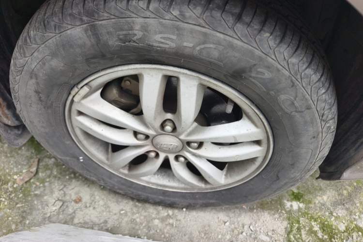 Used Hyundai Celesta 2011 1.6L Manual Luxury Model Right Front Wheel Hub